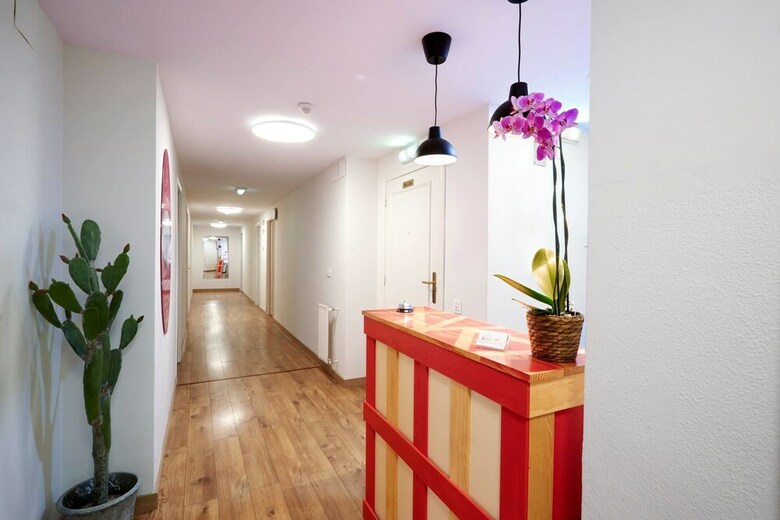 Hostal Life Magenta