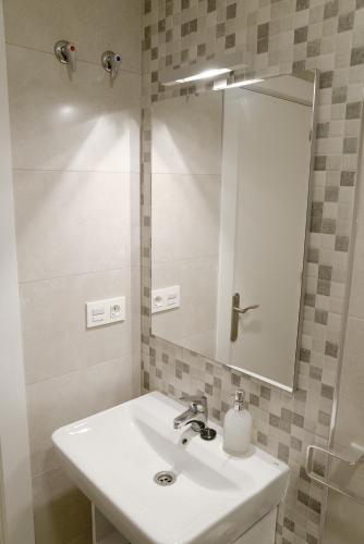 Apartamentos Mesones 3000