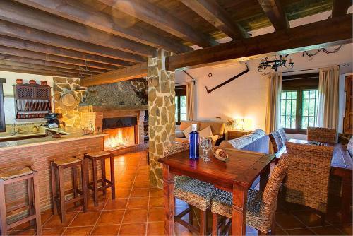 Grazalema Villa Sleeps 8 Air Con