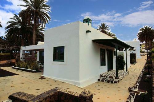 Villa North Share Pool!