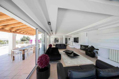Villa White Buddha