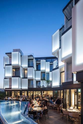 Sir Joan Hotel