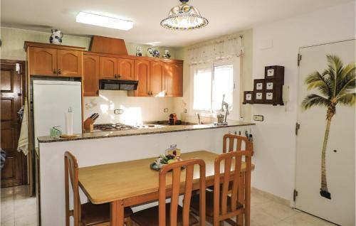 Three-bedroom Holiday Home In L'ametlla de Mar