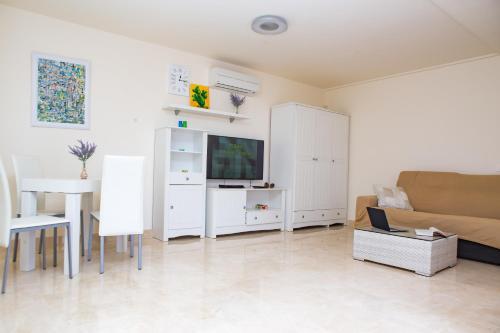 Luxury Apartment In La Caleta