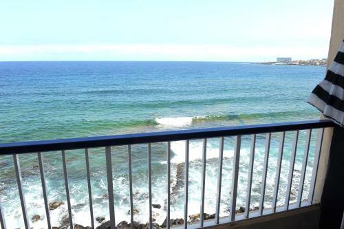 Above The Sea Apartment