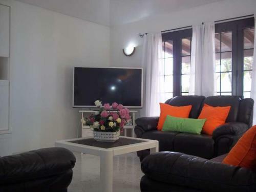Las Brenas Villa Sleeps 8 Pool Wifi