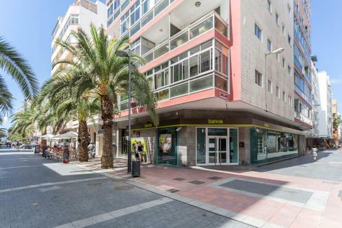 Central Apartment Near Beach And Port