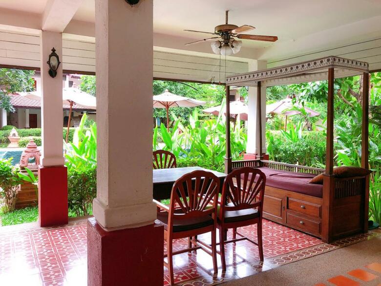 Hotel Karinthip Village