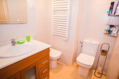 Apartment Equipped With 2 Fenals Rooms With Pool