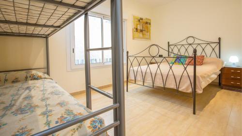 Lloret De Mar Apartment Sleeps 4