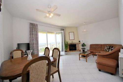 Lloret De Mar Villa Sleeps 8 Pool