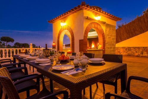 Lloret De Mar Villa Sleeps 11 Pool Air Con Wifi