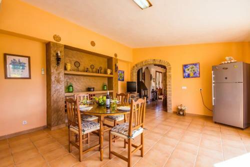 Lloseta Villa Sleeps 6 Pool Air Con Wifi