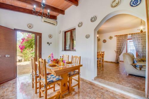 Lloseta Villa Sleeps 4 Pool Air Con Wifi