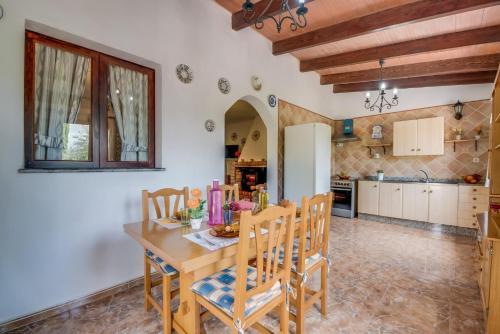 Lloseta Villa Sleeps 4 Pool Air Con Wifi