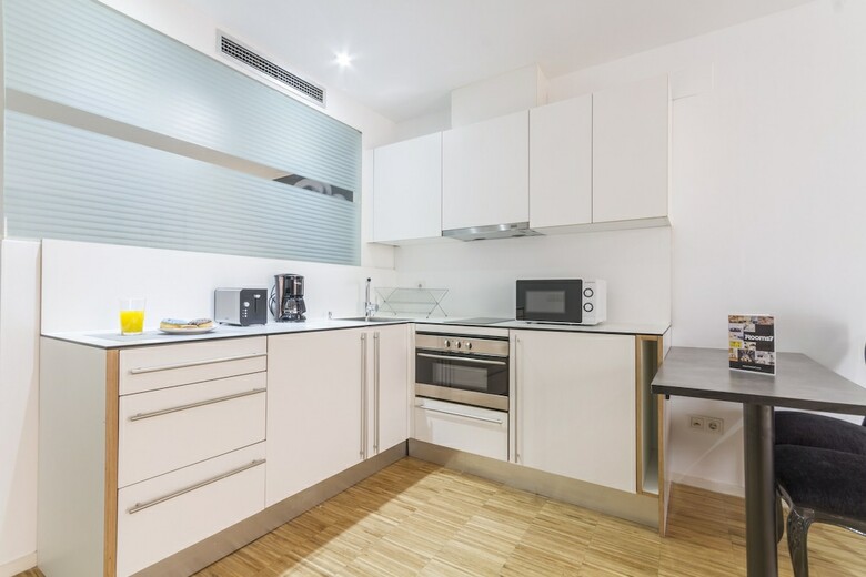 7rooms7 Gran Via Madrid Apartments