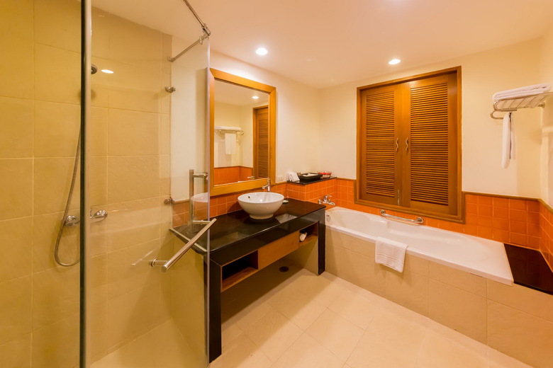 Hotel Ravindra Beach Resort And Spa