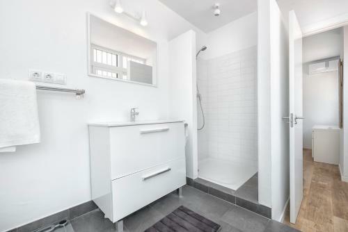 Three-bedroom Apartment Cervantes