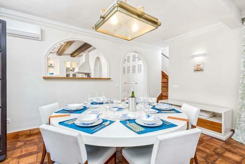 Three-bedroom Private Villa With Pool Hidalgo