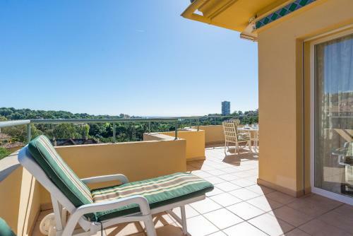 Apartamento Rio Real: Lujoso �tico Sobre Campo de Golf