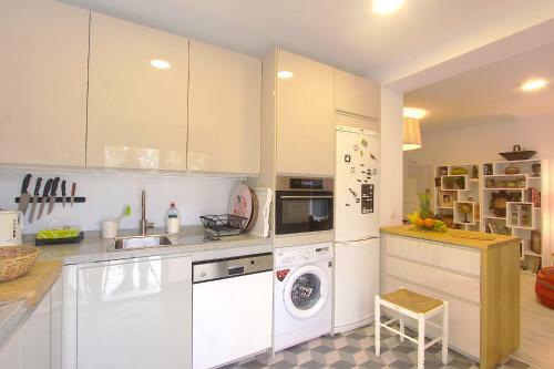1096 Beachfront 50 Meter 2 Design Apartments 3 Pools