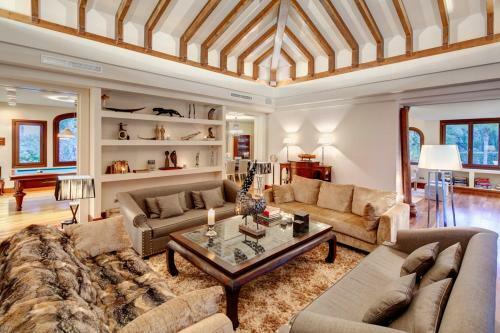 Playa Duque Marbella Villa Sleeps 10 Pool Air Con