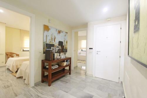 1104 First Line Beach Apartment Golden Beach Pool