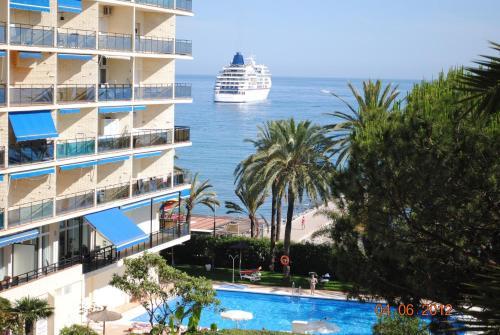 Excellent One Bedroom Apartment With Sea Views