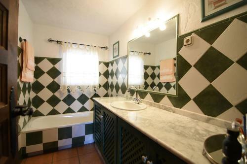 Casitas Select - Villa Abajo In Mijas