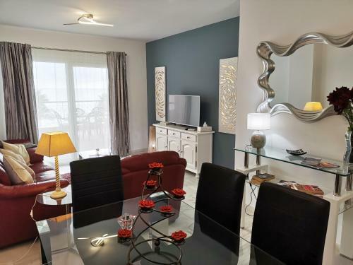 Mi Capricho Frontline Beachside Apartment (mc1732)
