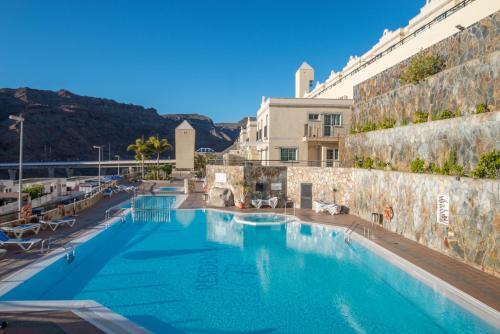 Lightbooking- Pi�a Colada And Pool