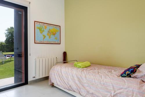 Mont-ras Villa Sleeps 8 Pool
