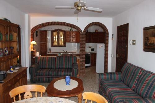 Apartamentos El Capistrano Nerja Guy P. Way