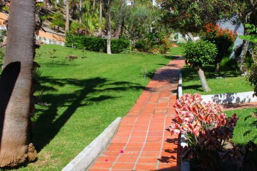 Apartamentos El Capistrano Nerja Guy P. Way