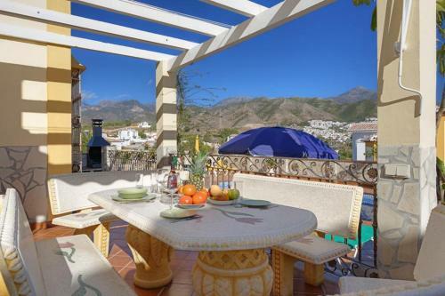 Nerja Villa Sleeps 8 Pool Air Con Wifi