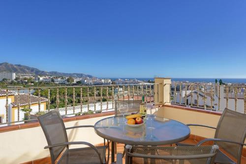 Nerja Villa Sleeps 8 Pool Air Con Wifi