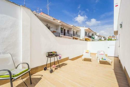 Nerja Villa Sleeps 6 Pool Air Con Wifi