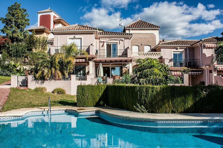 Cipreses House Nerja Canovas