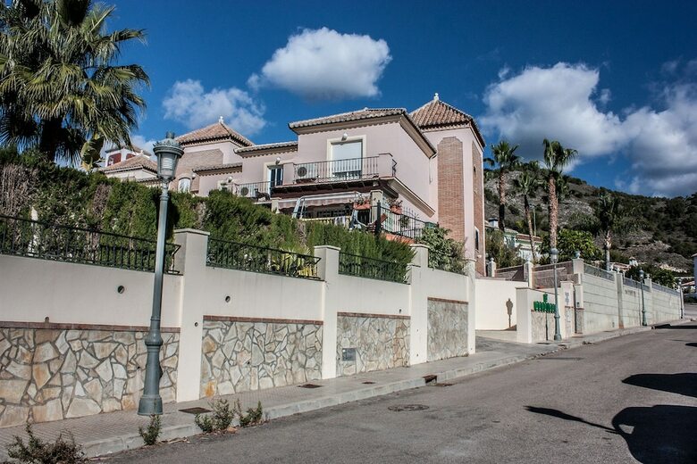 Cipreses House Nerja Canovas