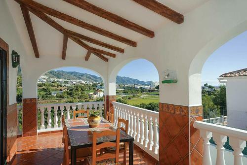 Nerja Villa Sleeps 8 Air Con Wifi
