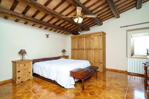 Masia Rural Con Piscina Privada. Suri