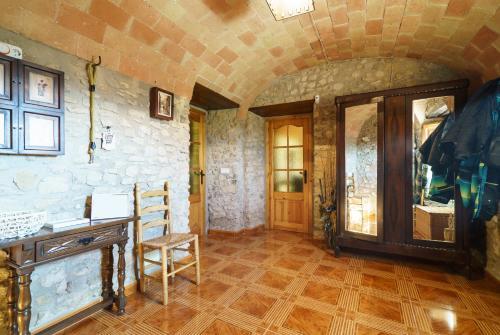 Masia Rural Con Piscina Privada. Suri