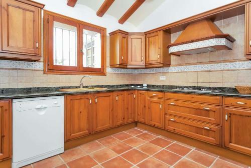 Paratella Villa Sleeps 8 Wifi