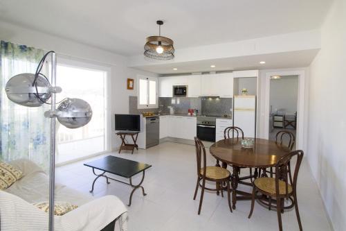 Apartamento P2. Octavi, 4 Pax,pineda De Mar