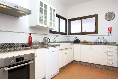Playa Blanca Villa Sleeps 6 Wifi