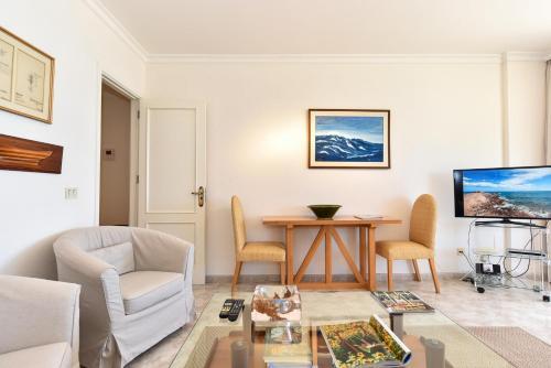 Las Canteras Seafront Apartment
