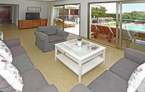 Tarantos Beach Villa