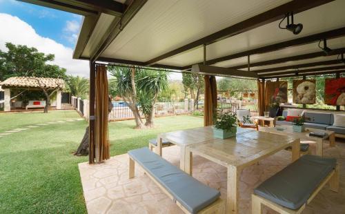 Pollenca Villa Sleeps 8 Pool