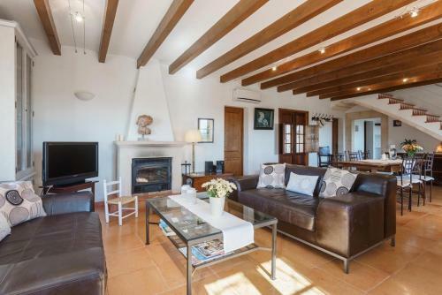 Pollenca Villa Sleeps 9 Pool Air Con Wifi