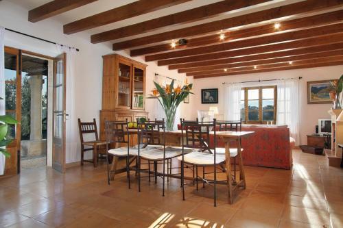 Pollenca Villa Sleeps 9 Pool Air Con Wifi